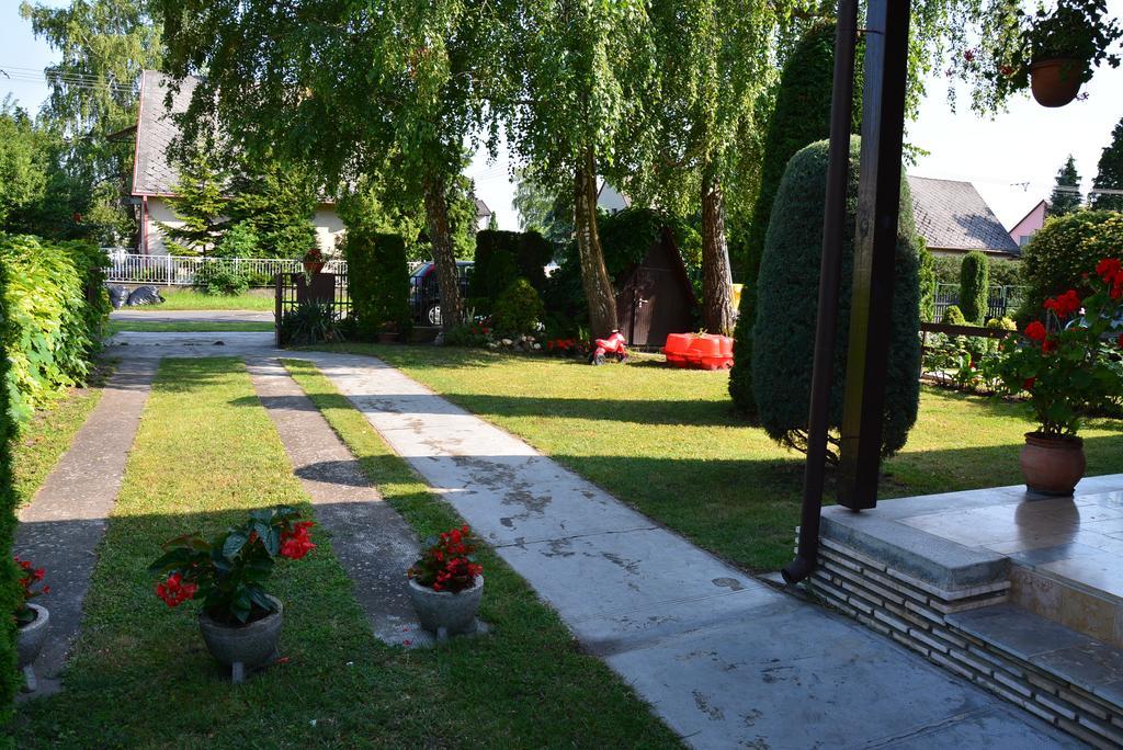Вілла Rozsa Nyaralohaz Балатонбоглар Екстер'єр фото